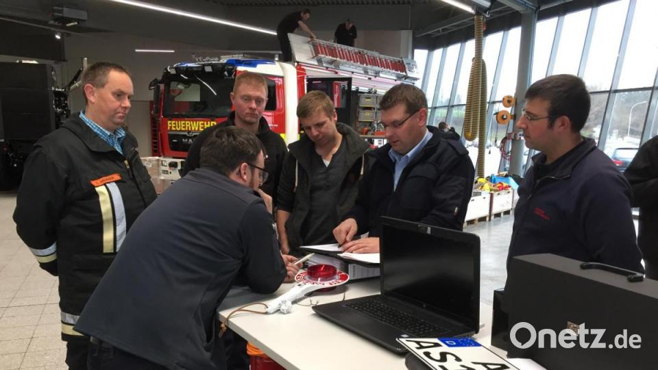 Die Feuerwehren Freudenberg-Wutschdorf und Schnaittenbach holen ihre neuen Löschgruppenfahrzeuge in Österreich ab. Bild: eik