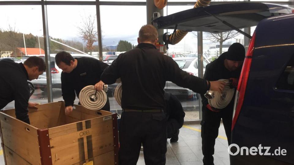 Die Feuerwehren Freudenberg-Wutschdorf und Schnaittenbach holen ihre neuen Löschgruppenfahrzeuge in Österreich ab. Bild: eik