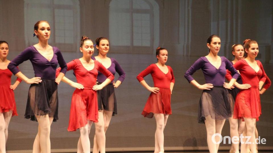 Auftritt der Tänzerinnen des B.I.S. Balletts Bild: Schönberger, Ferdinand [fsb]