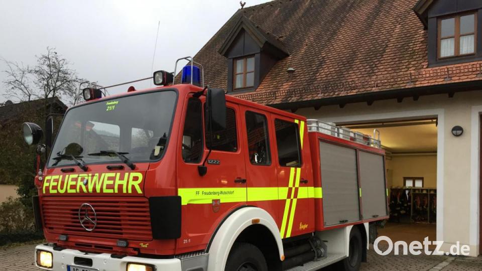 Dieses Bild wird es bald nur noch im Archiv geben: Das alte Tanklöschfahrzeug der Freudenberger Feuerwehr wird durch ein modernes ersetzt. Bild: eik