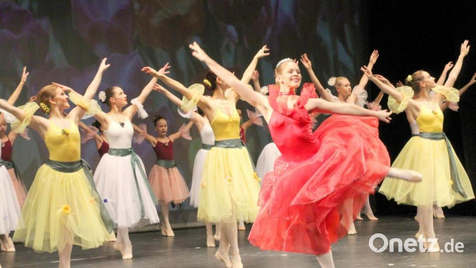 Auftritt der Tänzerinnen des B.I.S. Balletts Bild: Schönberger, Ferdinand [fsb]