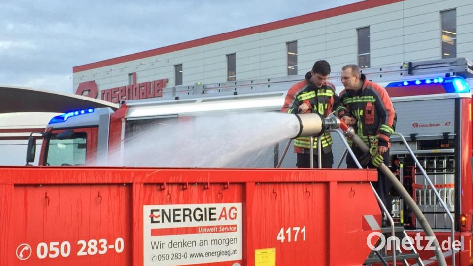 Die Feuerwehren Freudenberg-Wutschdorf und Schnaittenbach holen ihre neuen Löschgruppenfahrzeuge in Österreich ab. Bild: eik