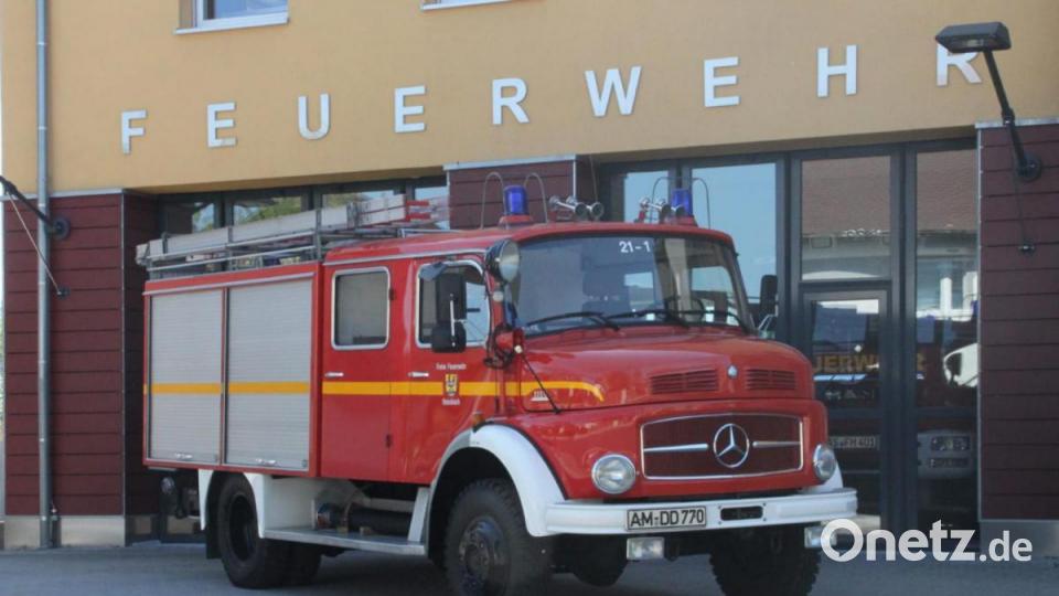 Schon ein echter „Oldtimer“: Das alte Hahnbacher Feuerwehrauto, das jetzt durch ein neues Modell ersetzt wird, ist Baujahr 1975. Bild: FFW Hahnbach