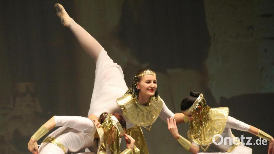 Auftritt der Tänzerinnen des B.I.S. Balletts Bild: Schönberger, Ferdinand [fsb]
