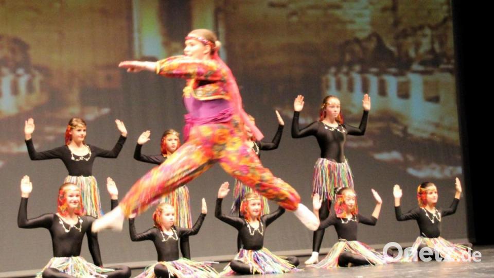 Auftritt der Tänzerinnen des B.I.S. Balletts Bild: fsb