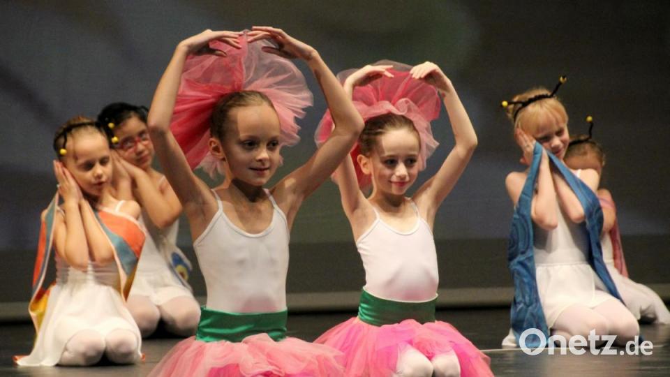 Auftritt der Tänzerinnen des B.I.S. Balletts Bild: Schönberger, Ferdinand [fsb]