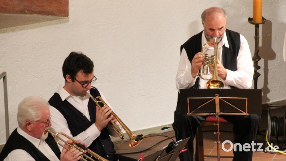 Die Musiker präsentieren den Besuchern in der Kirche St. Markus "Geistliche Abendmusik". Bild: fsb