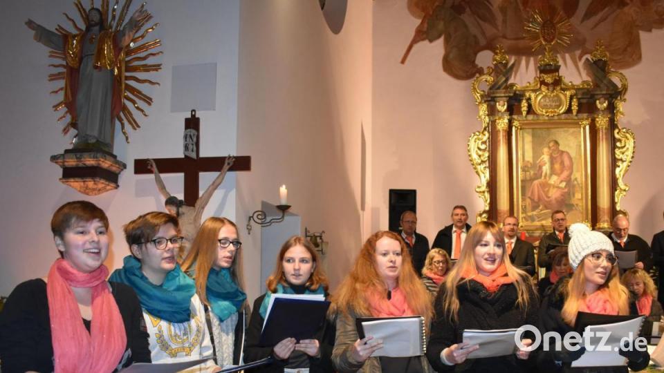 Adventssingen in der Hüttener Josefskirche. Bild: rgr