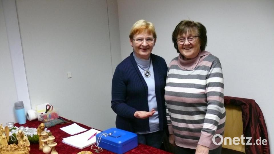 Auch Kreuze und Deko aus Holz wurden angeboten. Bild: ga