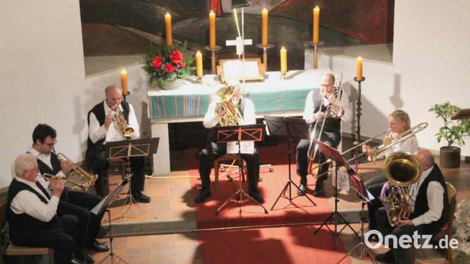 Die Musiker präsentieren den Besuchern in der Kirche St. Markus "Geistliche Abendmusik". Bild: fsb