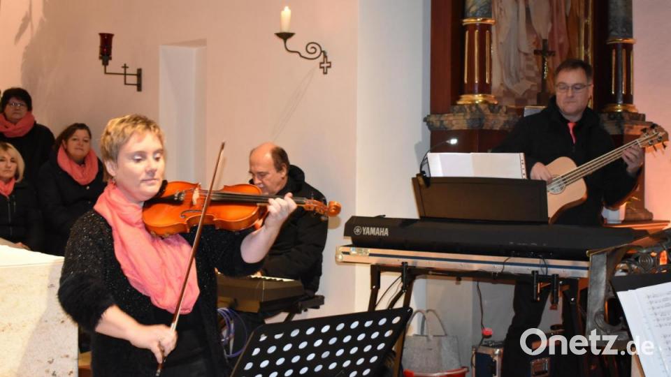 Adventssingen in der Hüttener Josefskirche. Bild: rgr