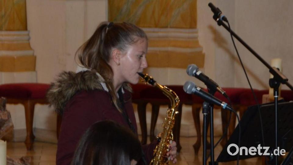 Kristina Scheibl aus der Klasse 10 c überraschte mit dem Saxofon mit &quot;Song from a secret garden&quot;. Bild: dob