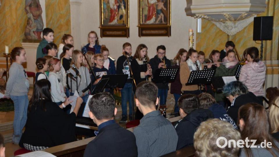 Das &quot;Jingle Bells&quot; der Bläsergruppe unter Leitung von Jasmin Bösl durfte nicht fehlen. Bild: dob