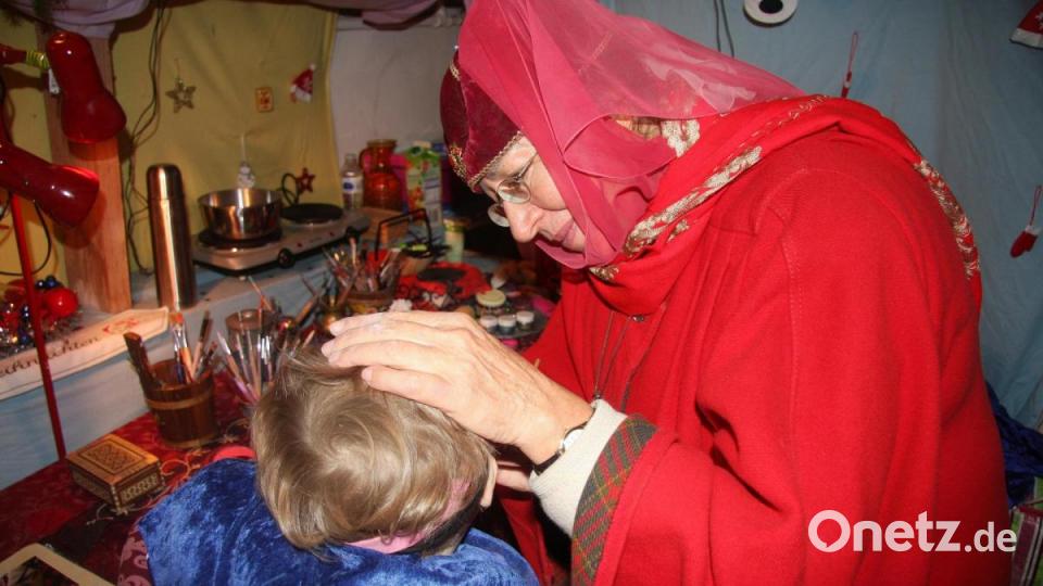 Wundersame Bilder zauberte das Schlossfräulein auf die kleinen Buben- und Mädchen-Gesichter. Bild: wro