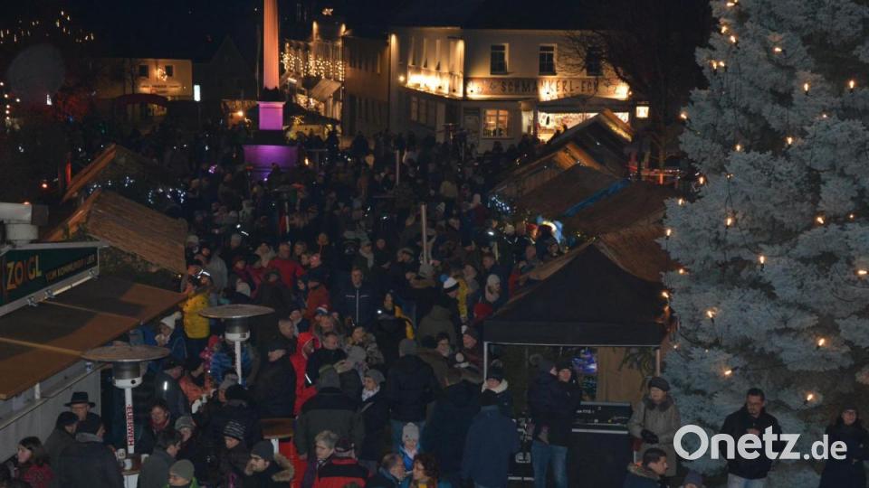 Kurz bevor das Christkind kam, Blick auf den Kirchplatz, schon ein imposanter Anblick, das sich dem Christkind bot. Bild: jr