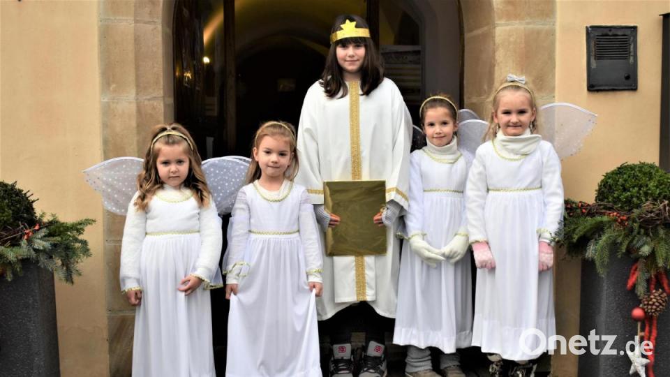 Das Christkind und seine vier Engel fliegen auch ein. Bild: rgr