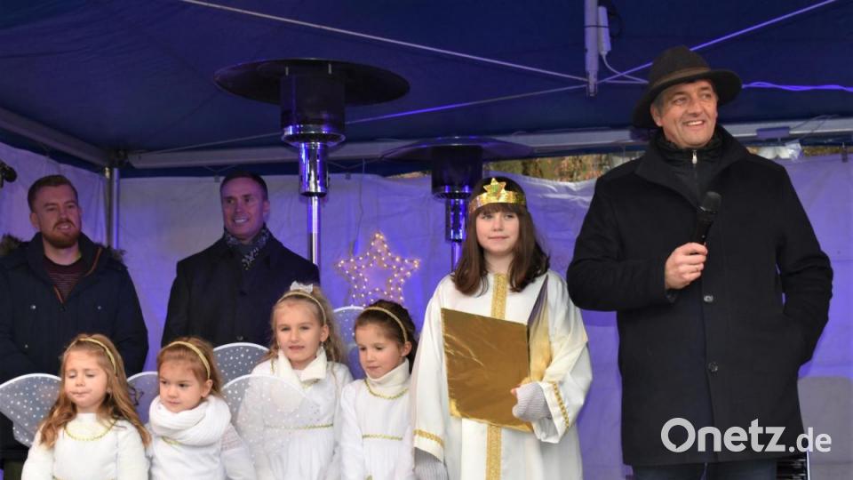 Das Christkind und seine vier Engel fliegen auch ein. Bild: rgr