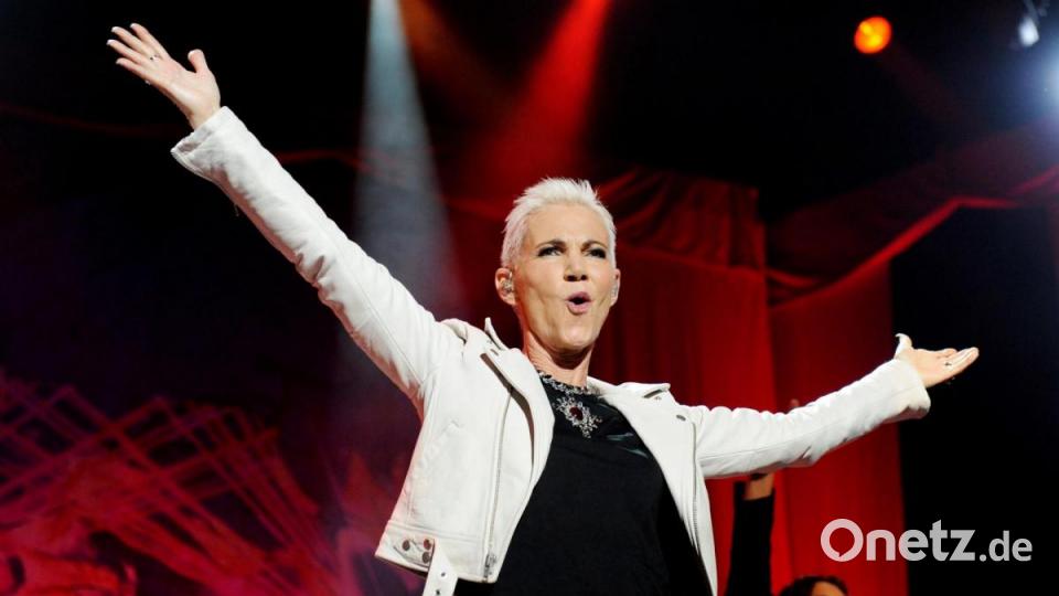 ARCHIV - 16.02.2012, Australien, Sydney: Das schwedische Popduo Roxette, bestehend aus Per Gessle und Sängerin Marie Fredriksson, tritt im Rahmen ihrer &quot;Charm School&quot;-Tour auf. Die Sängerin des Pop-Duos Roxette ist tot. Das teilte das Management der Sängerin am 10.12.2019 mit. Sie sei am 09.12.2019 gestorben, nachdem sie 17 Jahre lang gegen Krebs gekämpft habe. Foto: Tracey Nearmy/epa/dpa +++ dpa-Bildfunk +++ Bild: Tracey Nearmy