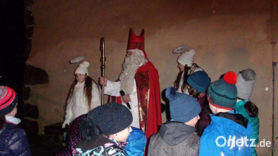 Auch der Nikolaus besuchte den "Winterzauber" und verteilte kleine Geschenke. Bild: bnr