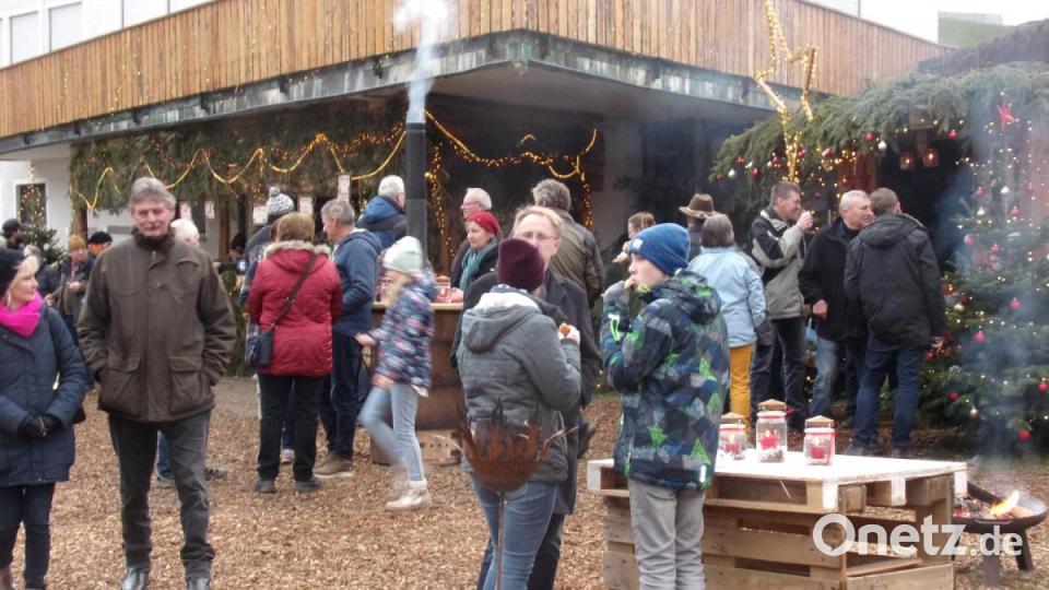 Überall wurden leckere Sachen angeboten. Bild: bnr