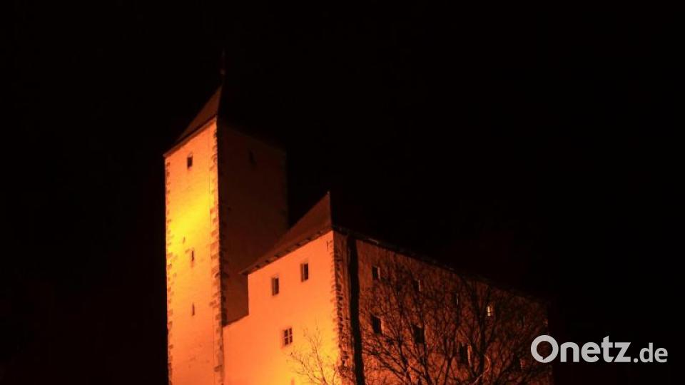 Die Illumination der Burg begeisterte die vielen Besucher. Bild: bnr