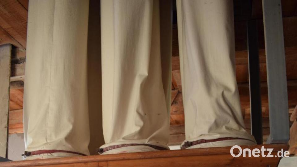 Ein kräftiger Lüfter sorgt für den notwendigen Sog in den Pneumatikrohren, um das Mahlgut von den Walzenstühlen nach oben zu fördern. In Fliehkraftabscheidern wird die Luft vom Mahlgut wieder getrennt. Bild: szl