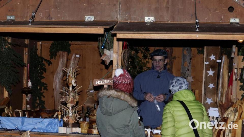 Hier werden schöne Holzarbeiten angeboten. Bild: mfh