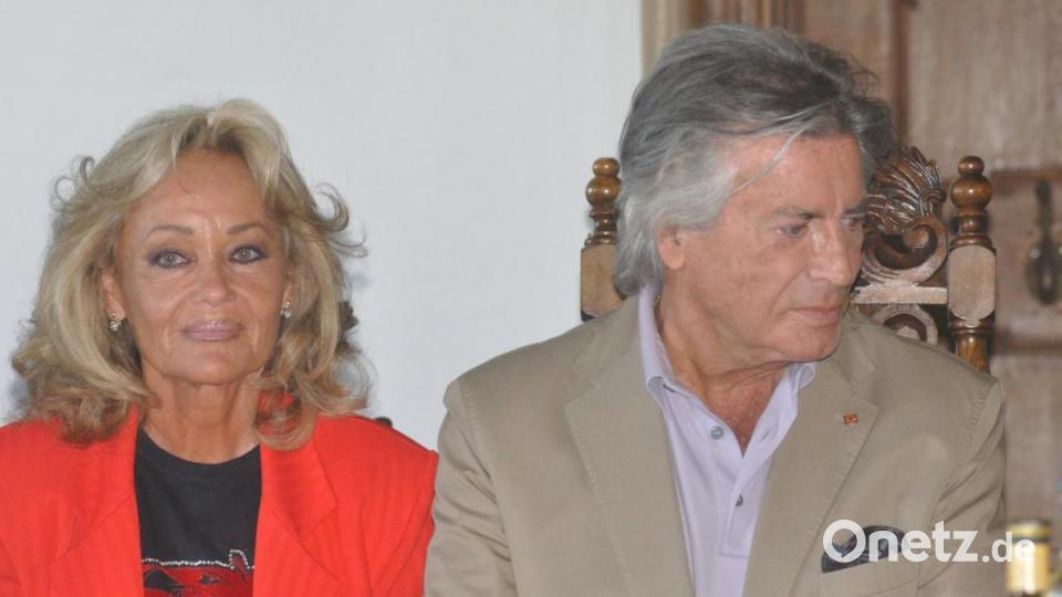 Hella und Pierre Brice im Mai 2011 beim gemeinsamen Besuch im Fuggerschloss Kirchheim. Bild: Kunz