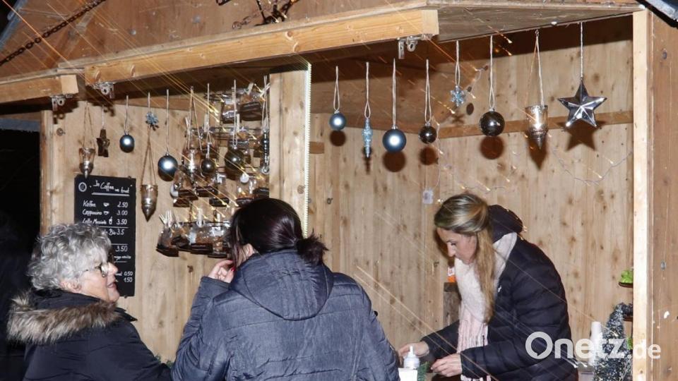 Ein gemütlicher Kaffeeplausch am Stand des Kaffeeladens Bild: mfh