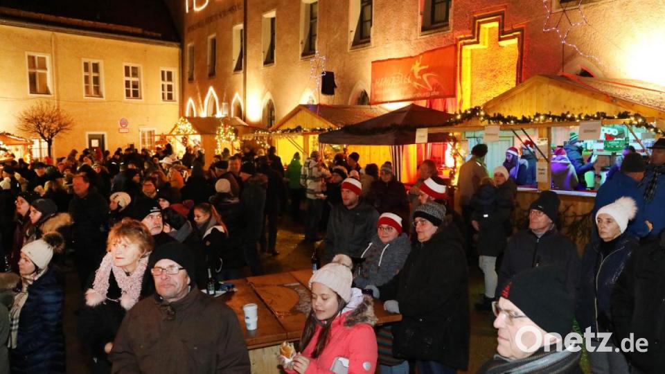 Schon zur Eröffnung waren zahlreiche Besucher gekommen. Bild: GERHARD GOETZ