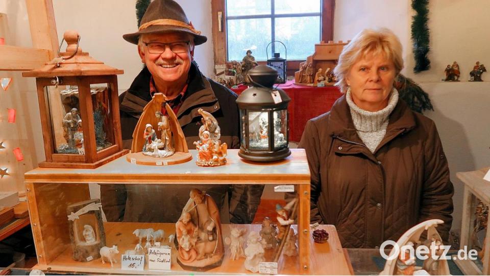 Die etwas höheren Standgebühren für die Aussteller in den Innenräumen des Ökonomiehofes machten sich bezahlt. Im Inneren blieben Ware und Verkäufer trocken. Bild: bsc