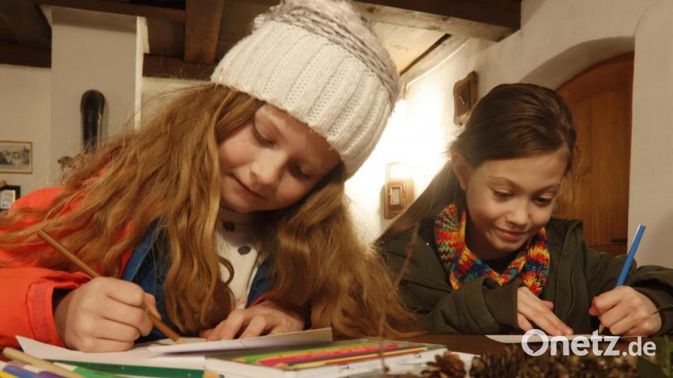 Im Zollhaus schrieben Kinder fleißig Wunschzettel an das Christkind. Bild: mfh