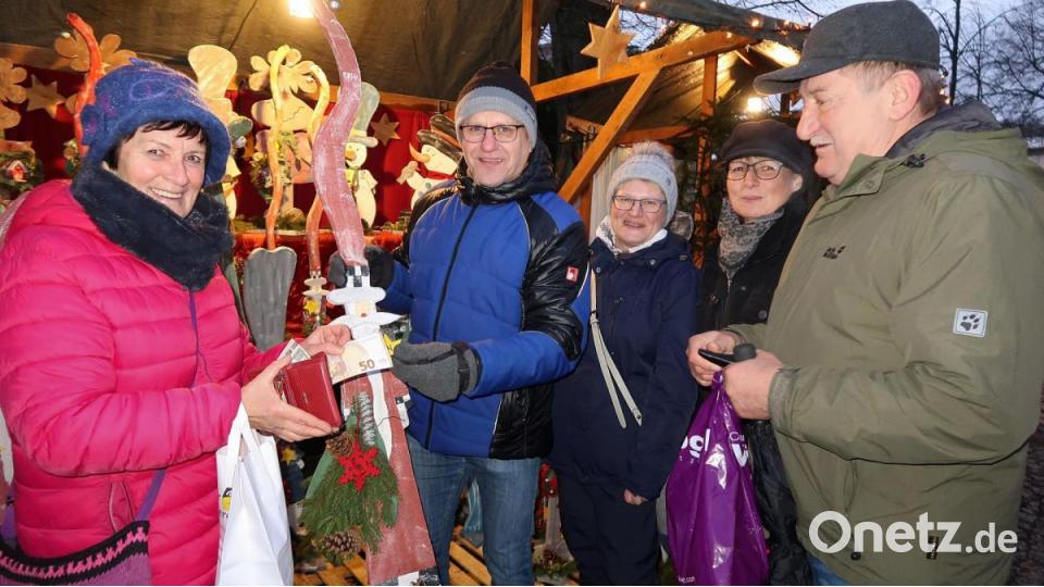 Ein gutes Geschäft machten die 45 Fieranten beim Weihnachtsmarkt. Handgefertigte Waren und Dekoartikel für Haus und Garten waren gefragt. Bild: bsc