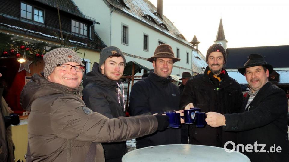 Ein schmackhafter Glühwein vor und nach dem Rundgang war Pflicht. Bild: bsc