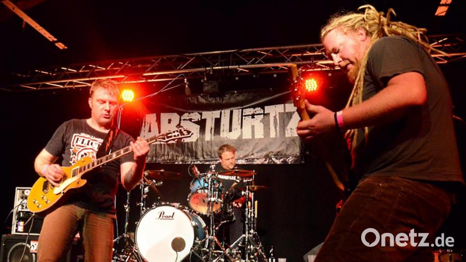 Aus der Kieler Gegend kommen &quot;Absturtz&quot; mit ihrem Frontmann Hannes Gross. Bild: Kunz