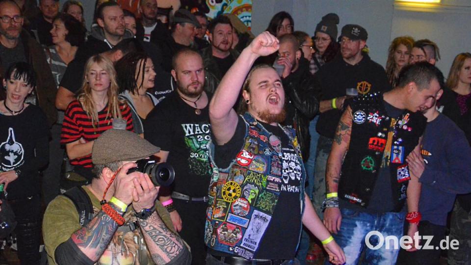 Das Publikum geht begeistert mit. Bild: Kunz