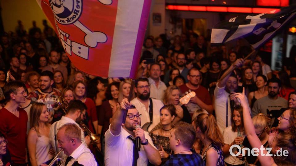 Die Funky Blues Rabbits feierten ihren 16. Bandgeburtstag im Casino-Saal in Amberg mit vielen Gästen. Bild: Andreas Brückmann