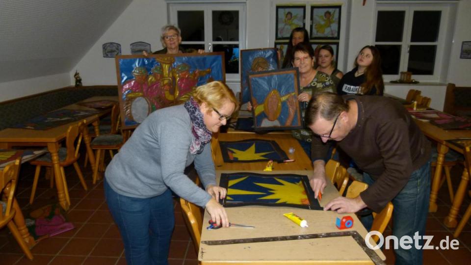 Schon Wochen zuvor begannen die Eigelsberger Bastler mit den Vorbereitungen. Bild: bgl