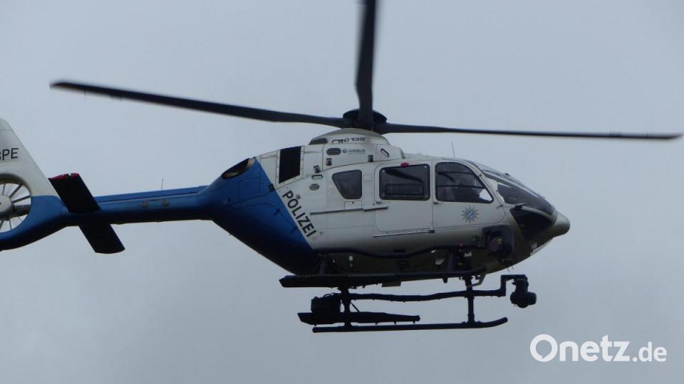 Die Polizisten im Hubschrauber &quot;Christoph&quot; aus Roth suchten den Wald aus der Luft ab. Bild: anv