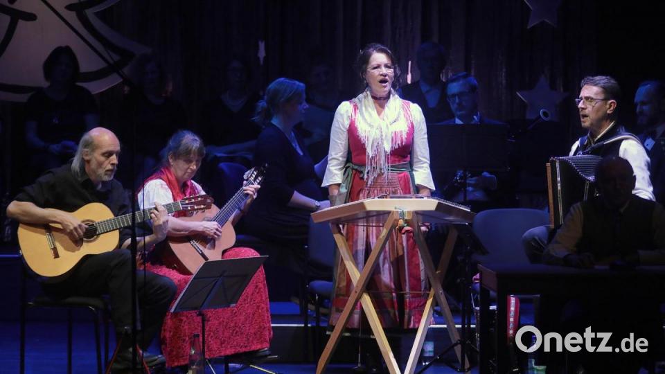 Die Grenzgangmusik aus der nördlichen Oberpfalz sorgt für ganz besondere musikalische Erlebnisse. Vor allem ihre Version von „Kommet ihr Hirten“ gefällt. Bild: Wolfgang Steinbacher
