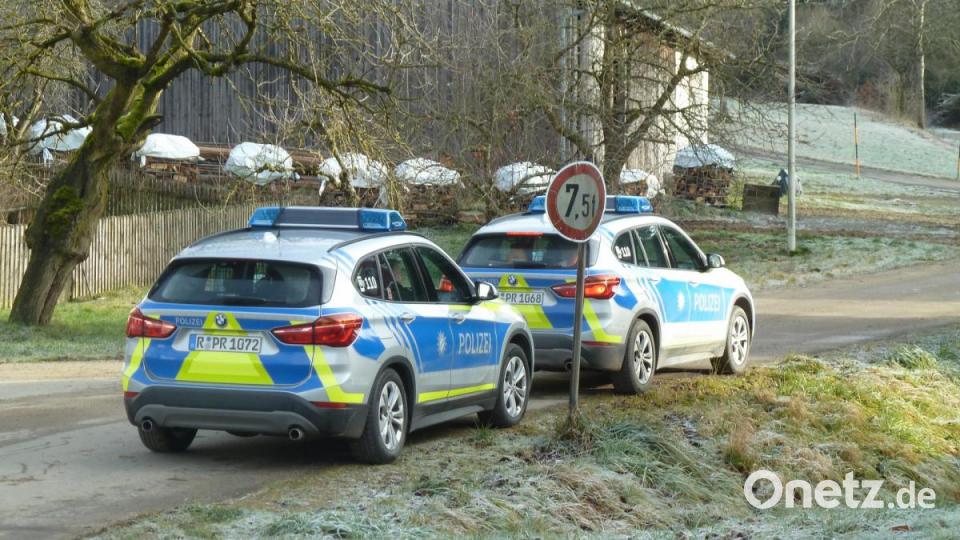 Am Mittwoch war die Polizei erneut in Oberlangau präsent. Bild: Portner
