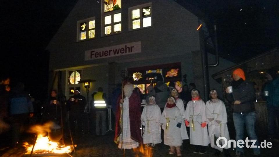 Lagerfeuer vor dem Feuerwehrhaus. Bild: bgl