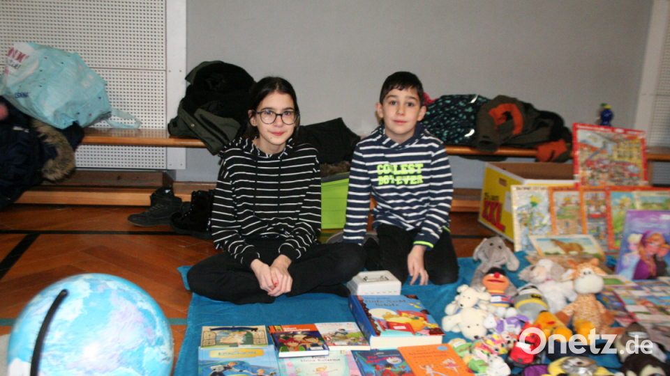 Angebot und Nachfrage bestimmen den Preis - das lernen die Dritt- und Viertklässler spielerisch beim Flohmarkt anlässlich der Adventsfeier in der Grundschule. Bild: opp