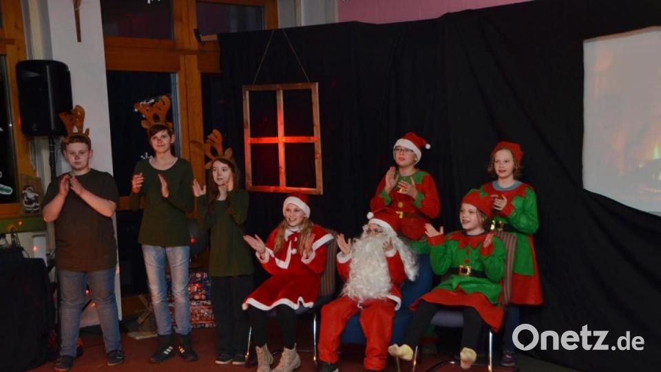 Das Mini-Musical &quot;Deutschland sucht den Weihnachtsmann&quot; erheiterte die Gemüter und die Zuschauer waren hellauf begeistert. Bild: dob