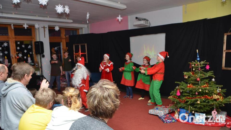 Das Mini-Musical &quot;Deutschland sucht den Weihnachtsmann&quot; erheiterte die Gemüter und die Zuschauer waren hellauf begeistert. Bild: dob