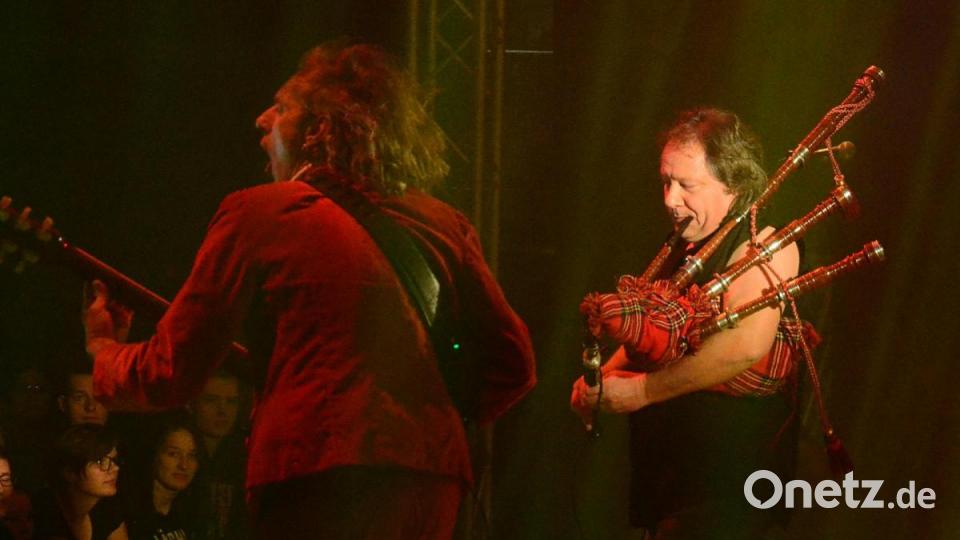 Dudelsack-Eröffnungsparade. Clones of Rock.mit AC/DX. Bild: Kunz