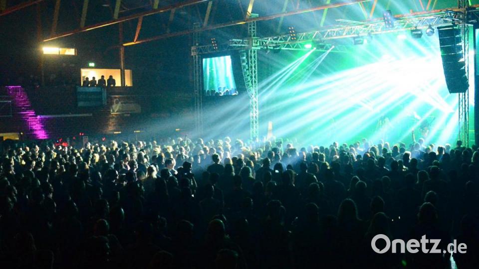Voller Adrenalin. Clones of Rock mit der italienischen Guns&#039;n&#039;Roses-Tribute-Band &quot;Guns Celebration&quot;. Bild: Kunz