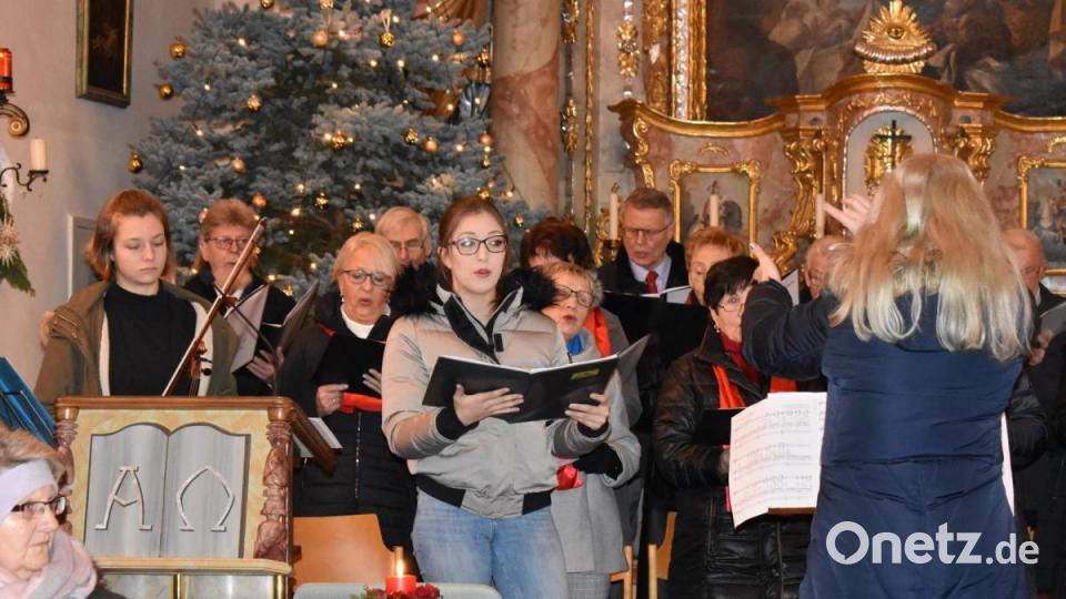 Sehr schöne Akzente setzte Solosängerin Anna Ott. Bild: rgr