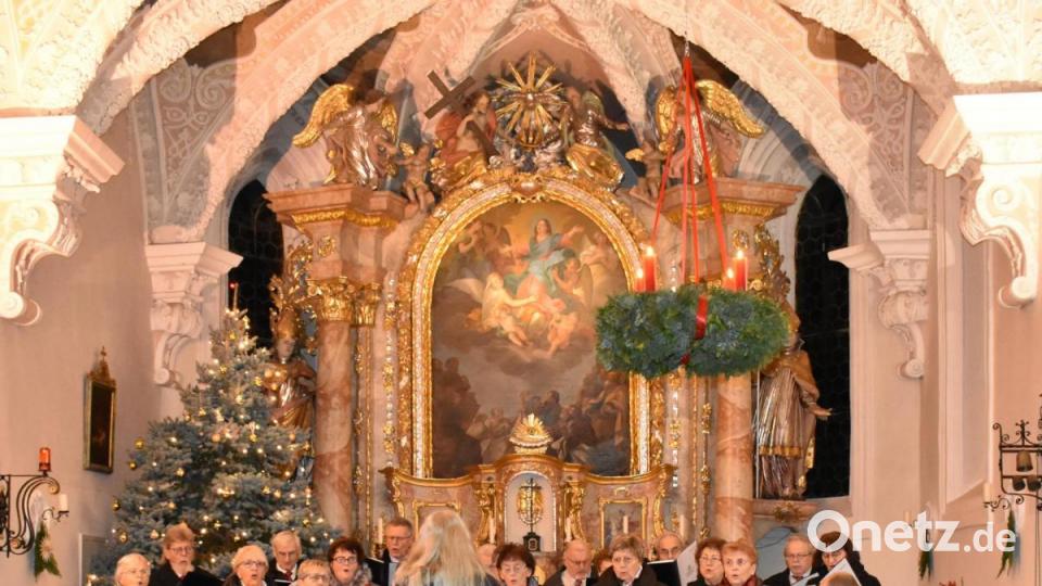 Weihnachtssingen des Männergesangvereins mit gemischtem Chor in der Mariä-Himmelfahrtskirche, Bild: rgr