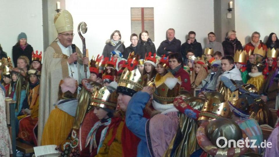 Der Bischof bei seiner Ansprache. Bild: Portner